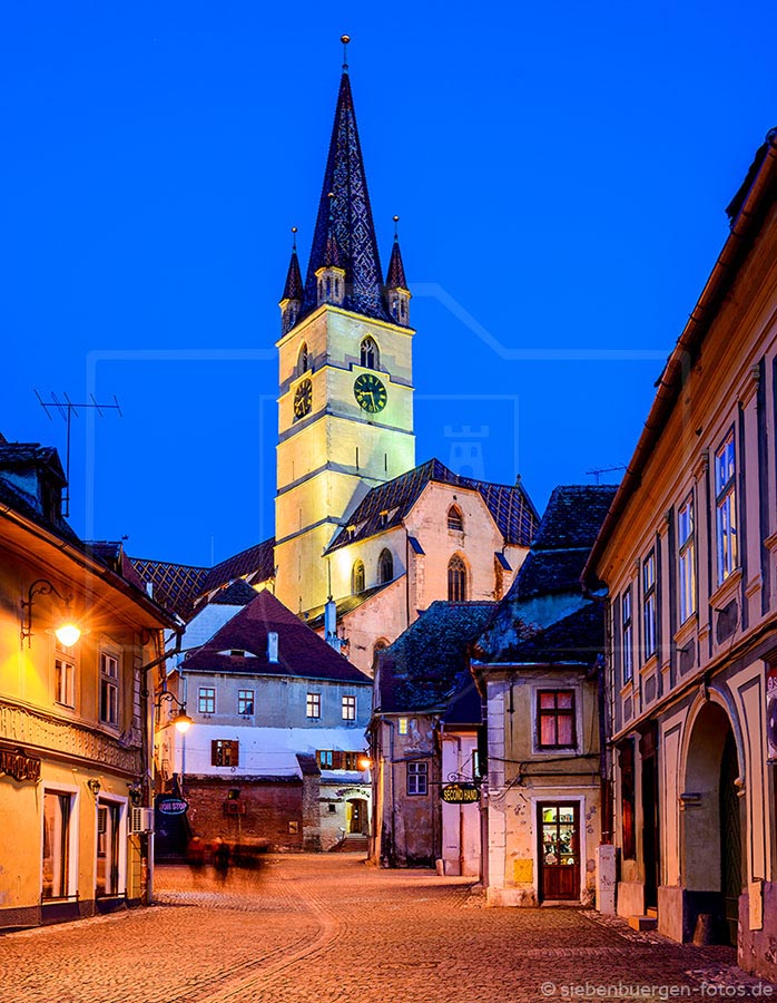 hermannstadt sibiu nachtaufnahme saggasse stadtpfarrkirche kirche