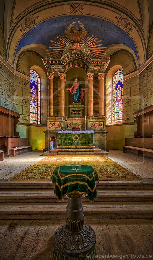 neustadt cristian innenansicht chorraum altar burzenland evangelische kirche