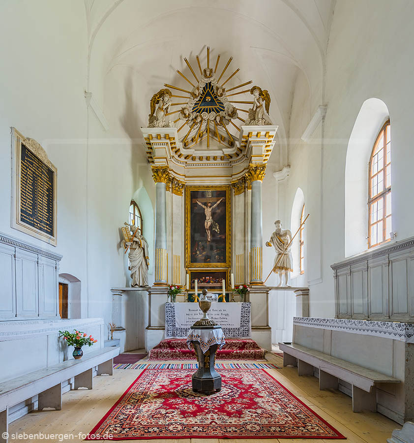 bulkesch balcaciu evangelische kirche innenansicht altar chorraum